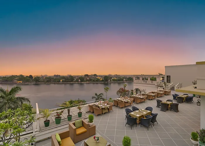 Brahma Niwas - Luxury Lake View Hotel With Infinity Pool, Udaipur