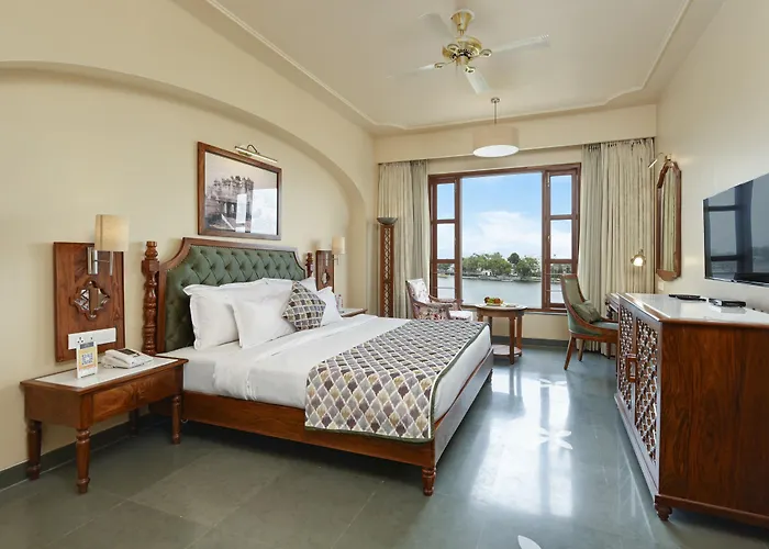 Brahma Niwas - Luxury Lake View Hotel With Infinity Pool, Udaipur