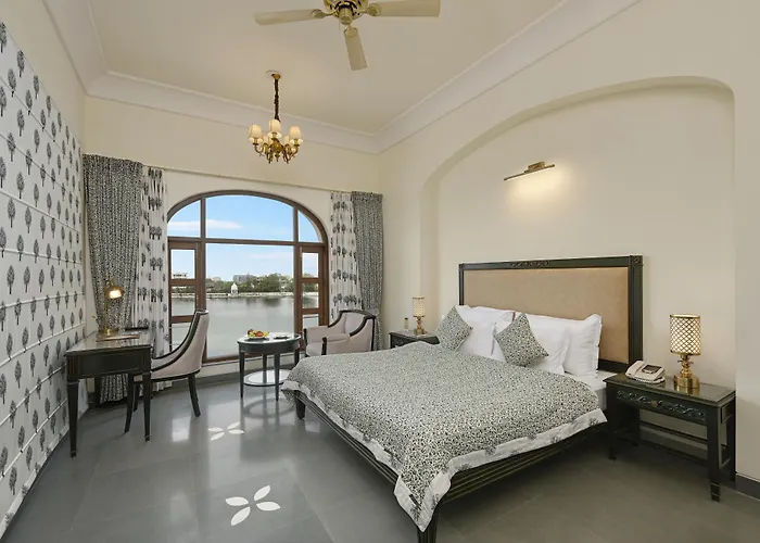 Brahma Niwas - Luxury Lake View Hotel With Infinity Pool, Udaipur