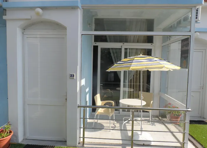 Homely Studios Sakız