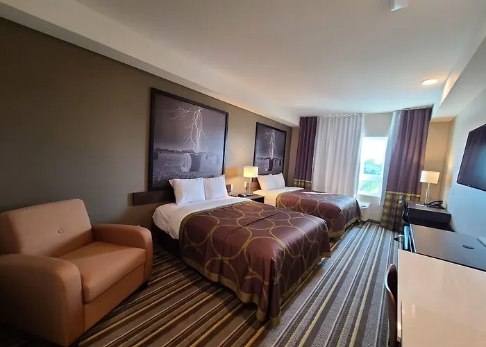 Super 8 By Wyndham Thompson Hotel