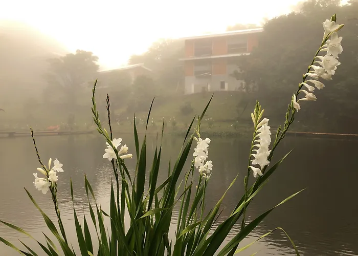 Burbi Lake Lodge Monteverde