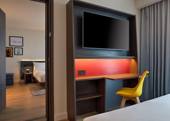 Hampton By Hilton Ashford International Hotel