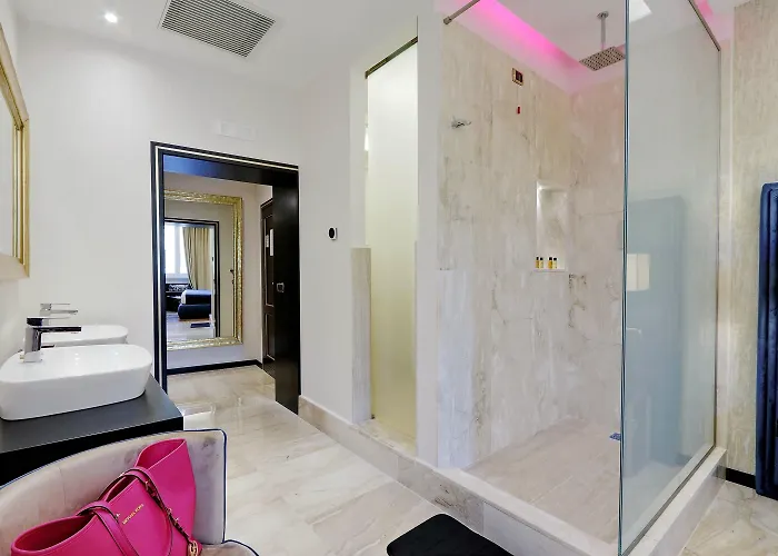 Spanish Diamond Luxury Suites & Jacuzzi Rome