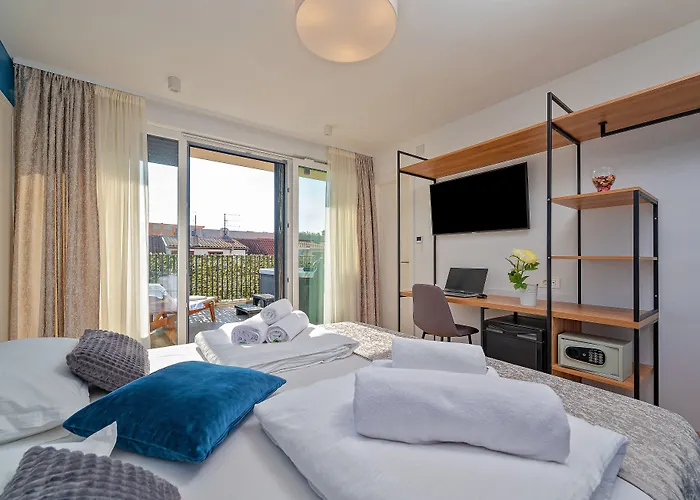 Seven Seas Residence Split
