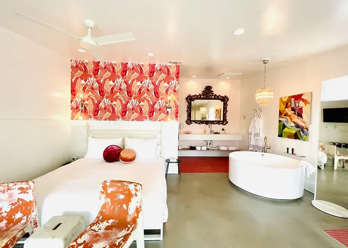 The Frenchie Hotel Round Top