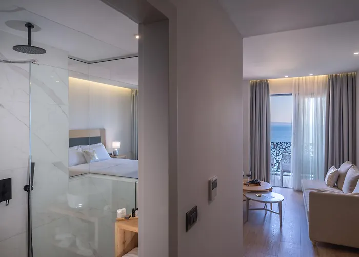 Glow Boutique Hotel & Suites Sarandë