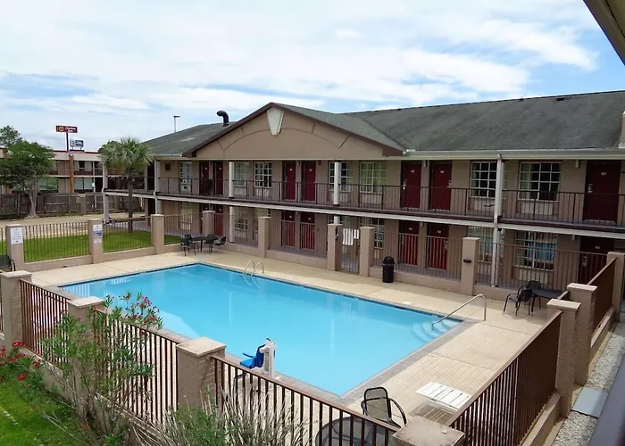 Super 8 By Wyndham Gulfport Airport Nw Near Biloxi Motel