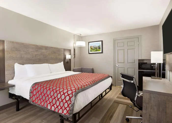 Days Inn & Suites By Wyndham Bowling Green