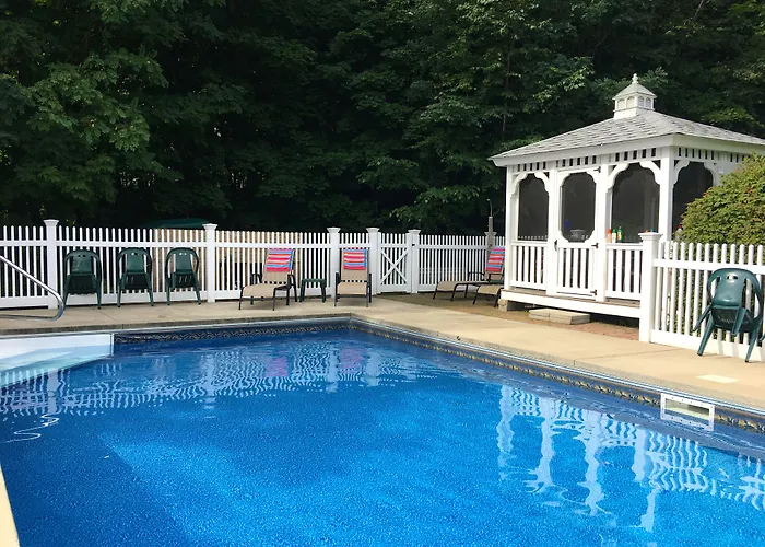 Center Harbor Sutton House B & B