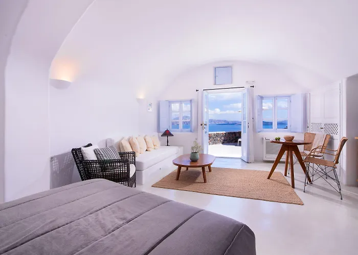 Pezoules Of Oia Hotel