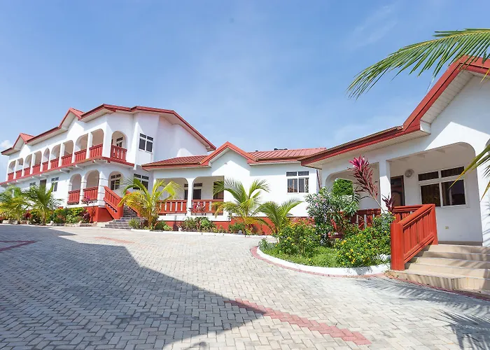 Royal Elmount Hotel Elmina