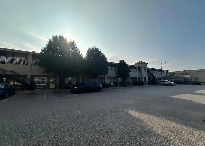 Blue Way Inn & Suites Wichita East