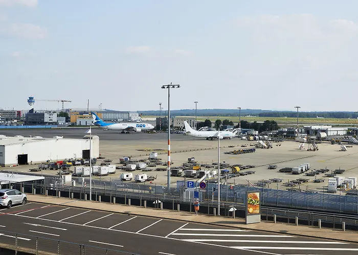 Hotel Moxy Cologne Bonn Airport