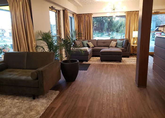 Robin Hood Inn And Suites Victoria