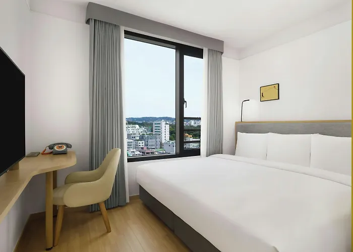 Moxy Seoul Insadong Hotel