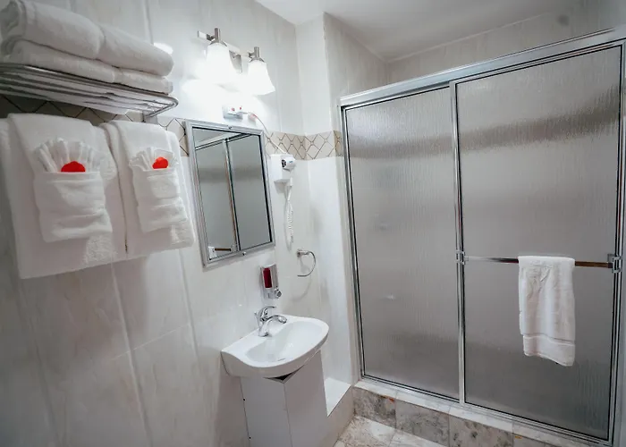 Runway Hotel Piarco