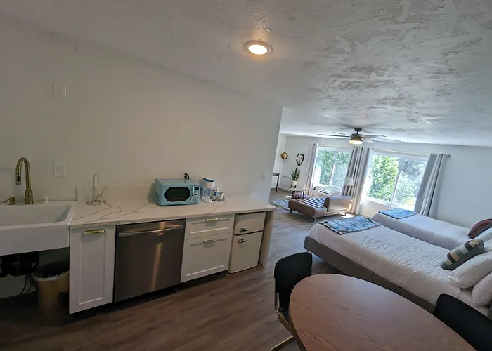 Sierra Blue Hotel & Swim Club Big Bear Lake