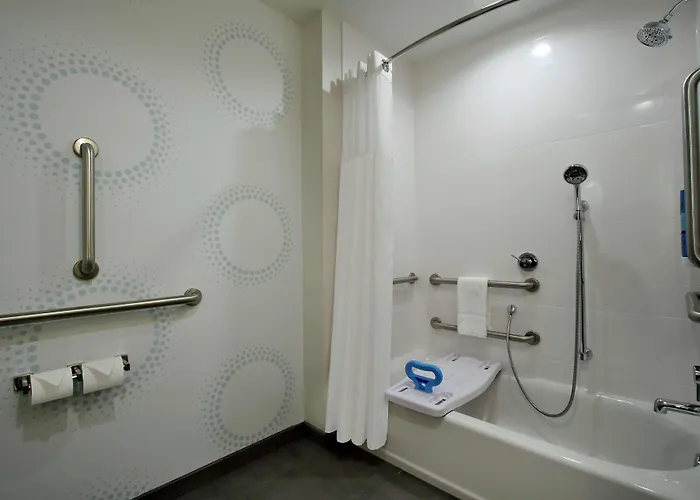 Tru By Hilton Mobile Hotel