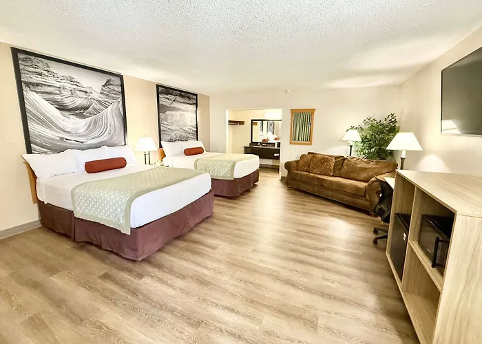 Super 8 By Wyndham Salina/Scenic Hills Area Hotel