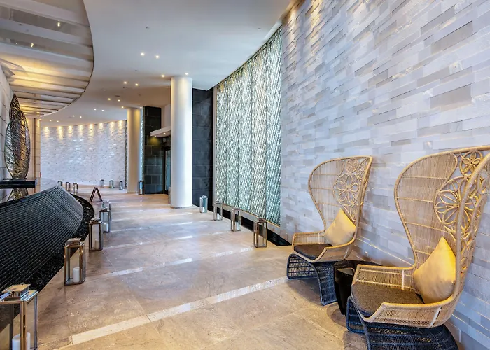 The Tsubaki Tower Hotel Tumon