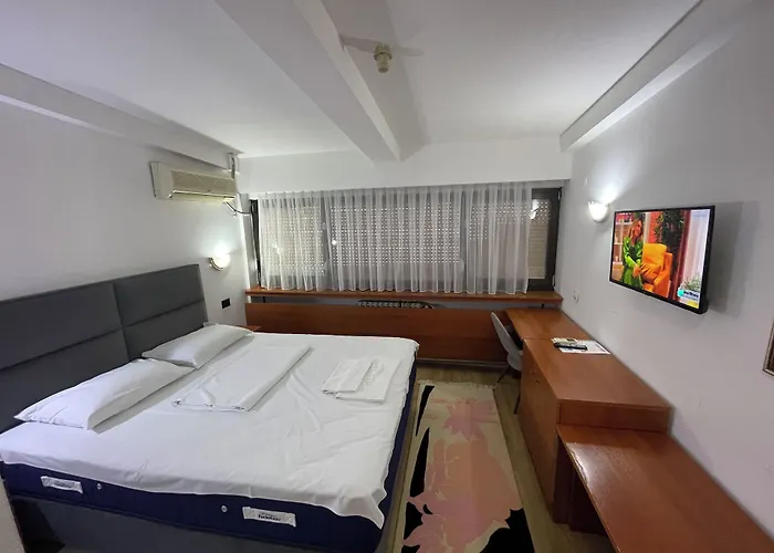 Hotel Square Üsküp