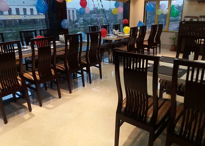 Hotel Ozas Grand Varanasi