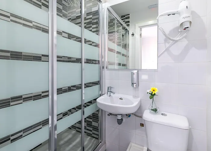 Ayz Sierra De Meira - Auto Check-In Property (Adults Only) Madrid