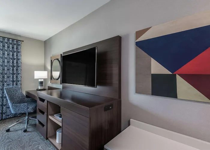 Hampton Inn & Suites Fort Wayne Downtown