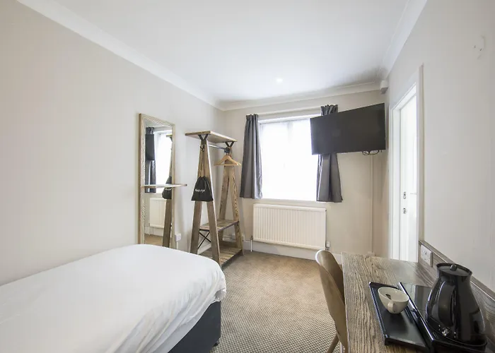 Half Moon, Sherborne By Marston'S Inns