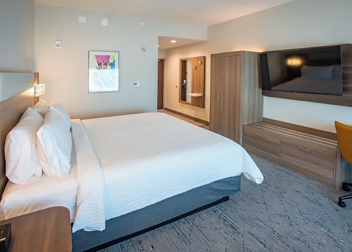 Holiday Inn Express & Suites Pensacola Airport North - I-10 By Ihg Ferry Pass