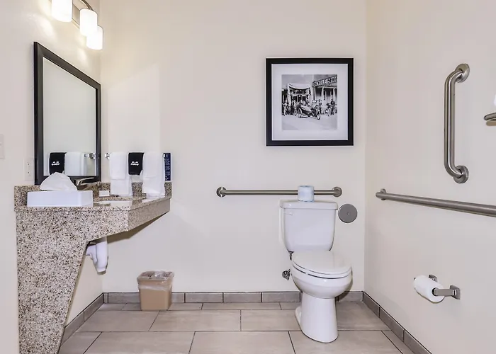 Cobblestone Hotel & Suites - Rhinelander