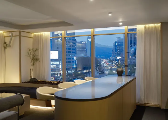 Uh Suite Seoul Deoksugung