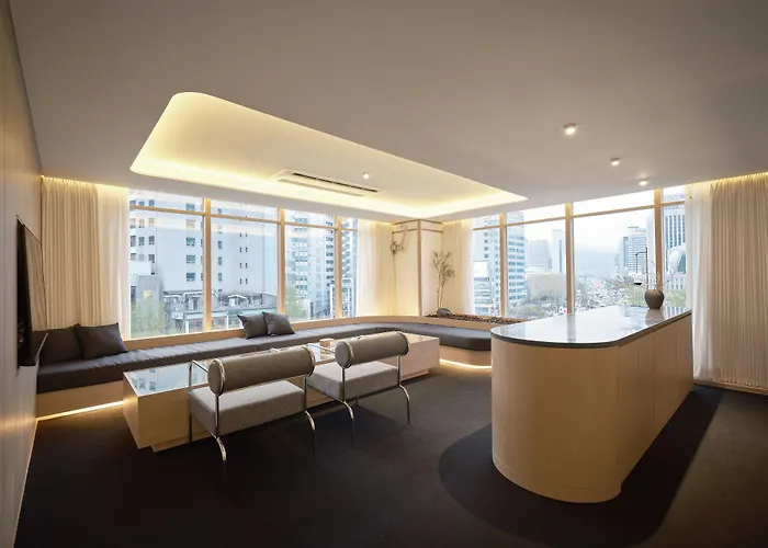 Uh Suite Seoul Deoksugung
