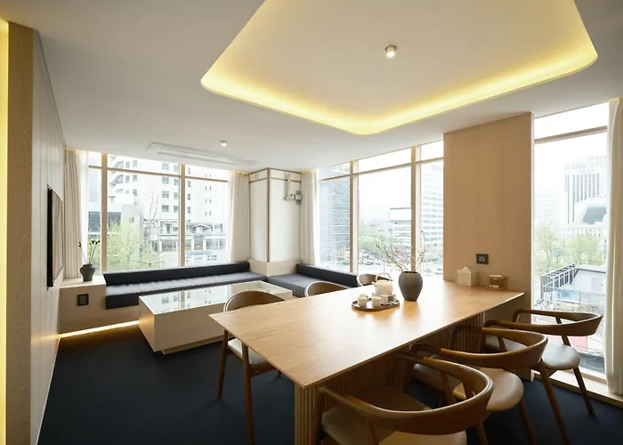 Uh Suite Seoul Deoksugung