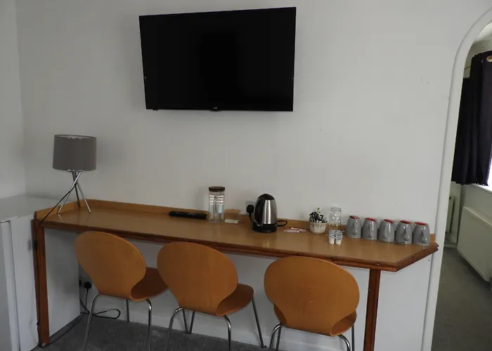 All Seasons Gatwick Guest House & Parking Horley 