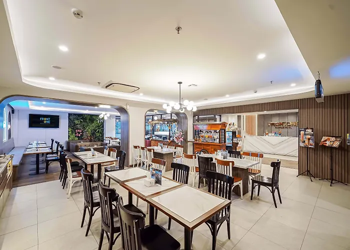 Front One Boutique Hotel Taman Anggrek Jakarta