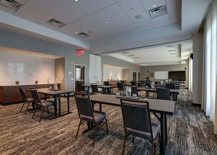 Courtyard By Marriott Iowa City University Heights