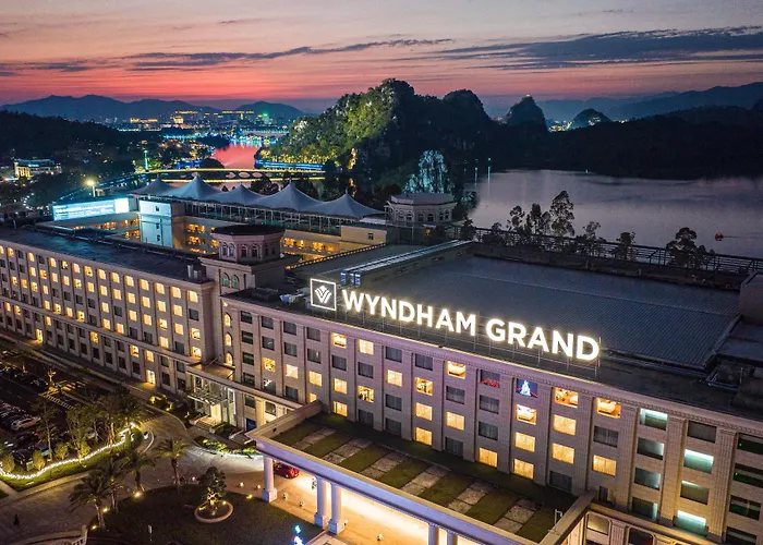 Wyndham Grand Zhaoqing Downtown Hotel