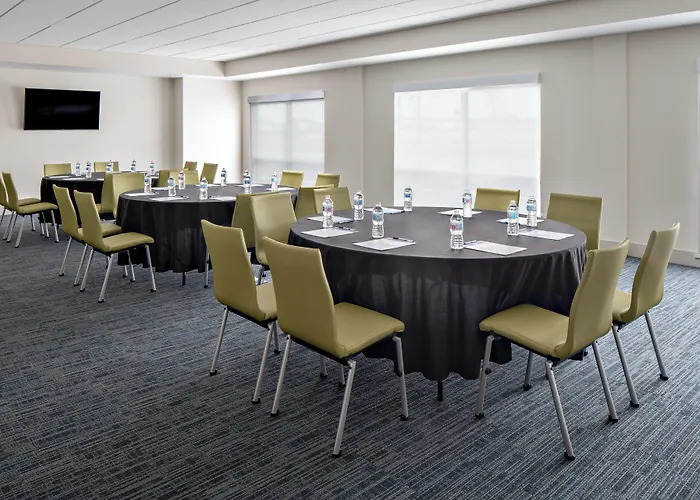 Holiday Inn Express & Suites - Elkhorn - Lake Geneva Area By Ihg