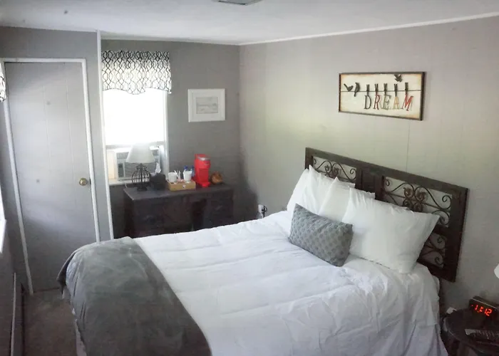 The Frogtown Inn Canadensis