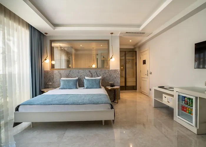 Muhtar Hotel Kaş
