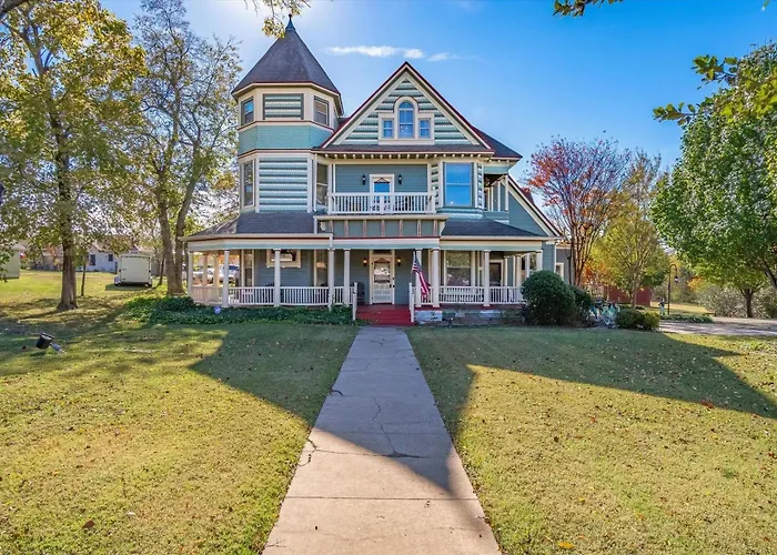 Four Winds Victorian Venue & Suites Bonham