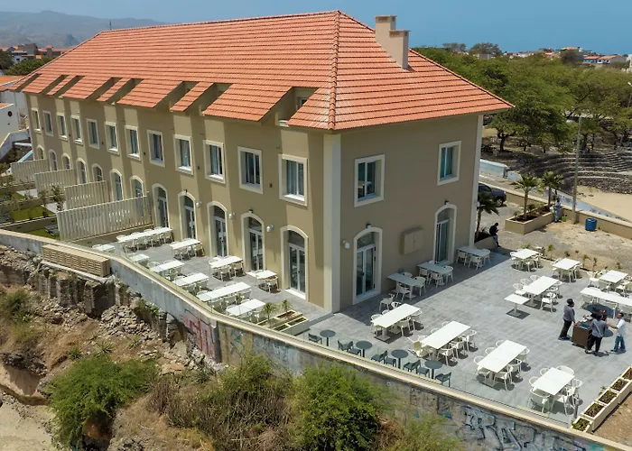 Oasis Tarrafal Alfandega Suites