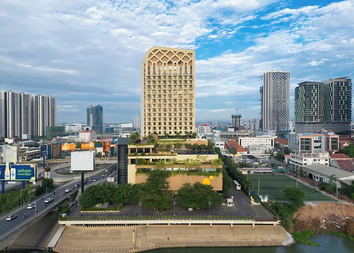 Sun & Moon, Riverside Hotel Phnom Penh