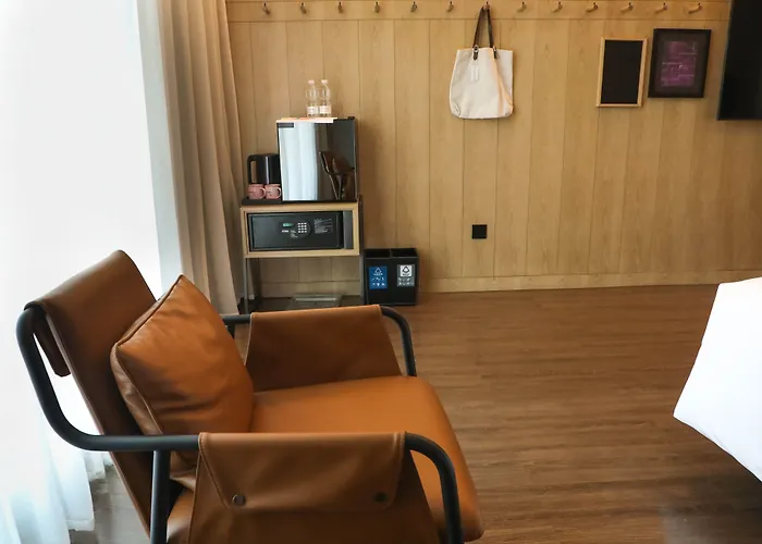 Moxy Shenzhen North Station Hotel