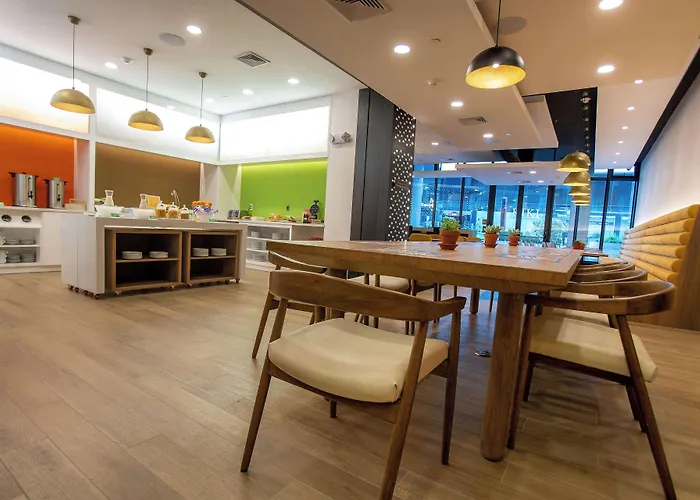 Hampton By Hilton Quito La Carolina Park Hotel