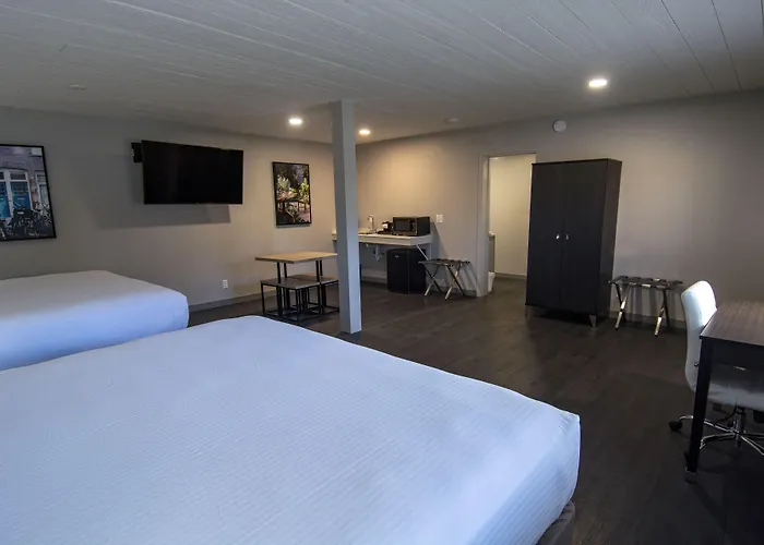 Americana Modern Hotel Redding