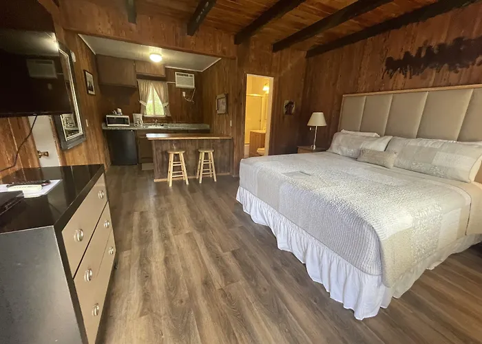 Riverfront Lodging Shady Cove