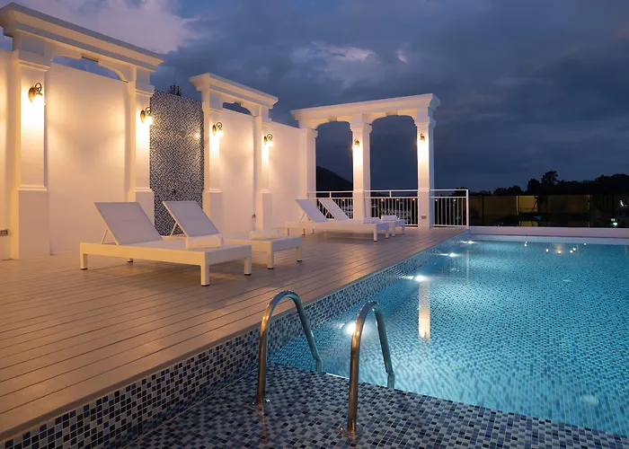 B2 Phuket Premier Hotel